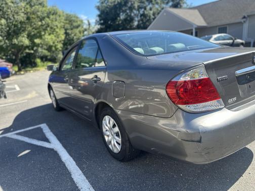 Gray 2005 Toyota Camry LE
