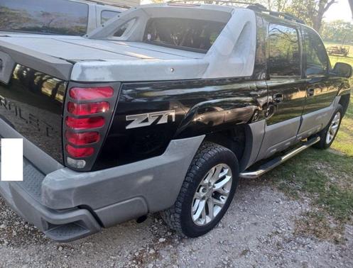 Black 2002 Chevrolet Avalanche 1500