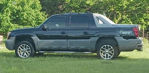 Black 2002 Chevrolet Avalanche 1500