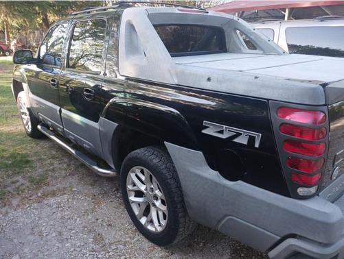 Black 2002 Chevrolet Avalanche 1500