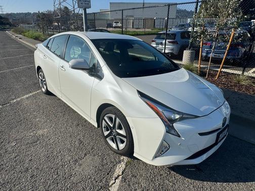 2016 Toyota Prius Four Touring