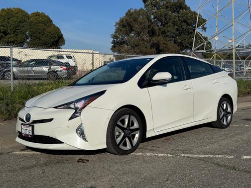 2016 Toyota Prius Four Touring