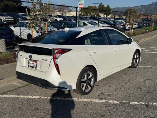 2016 Toyota Prius Four Touring
