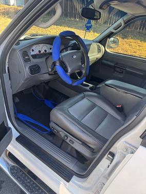 White 2005 Ford Explorer Sport Trac Adrenalin