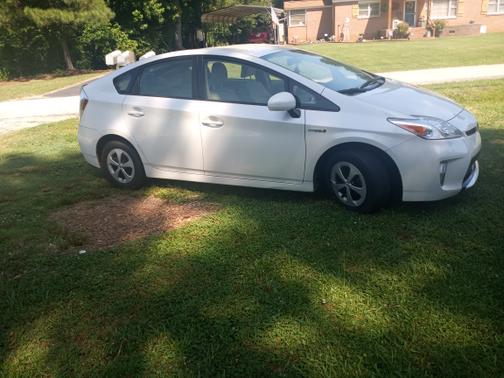 Photo 3 of 15 of 2015 Toyota Prius Three
