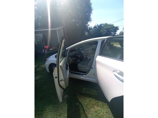 Photo 5 of 15 of 2015 Toyota Prius Three