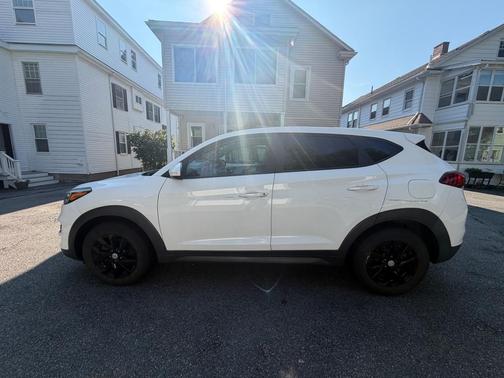 White 2020 Hyundai TUCSON SE