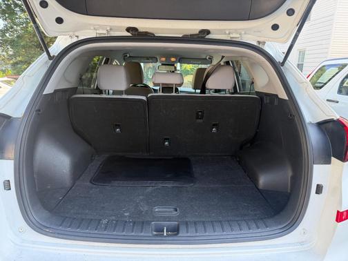White 2020 Hyundai TUCSON SE