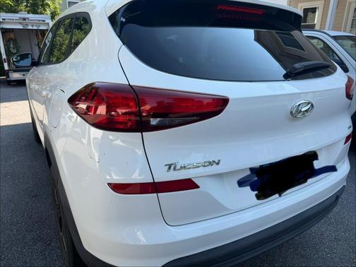White 2020 Hyundai TUCSON SE