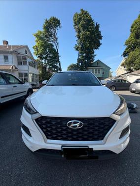 White 2020 Hyundai TUCSON SE