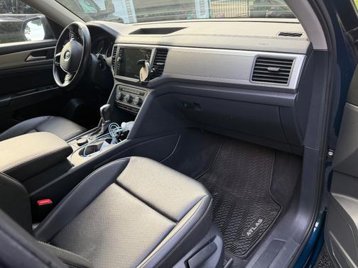 Blue 2019 Volkswagen Atlas 3.6L SE