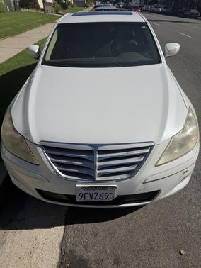 White 2011 Hyundai Genesis 4.6