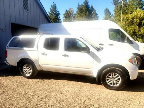 White 2017 Nissan Frontier SV
