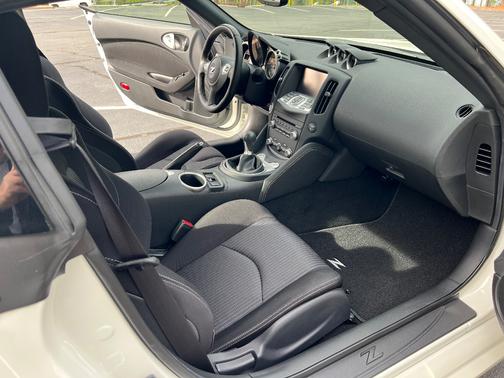 White 2018 Nissan 370Z Sport Tech