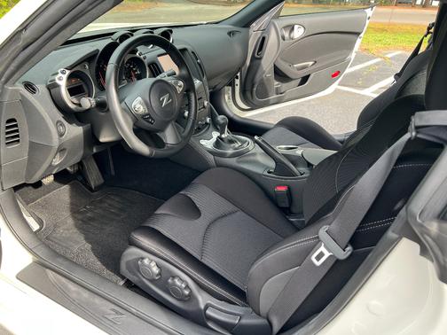 White 2018 Nissan 370Z Sport Tech