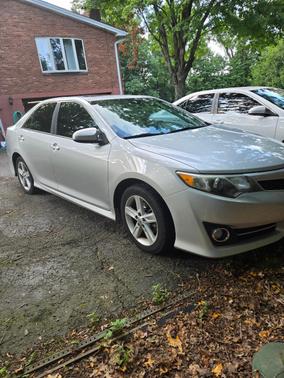 Silver 2012 Toyota Camry SE