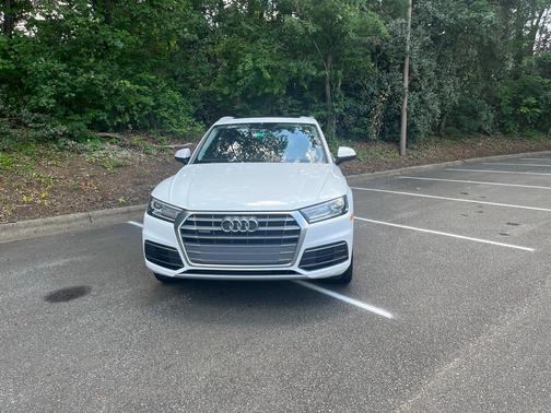 White 2018 Audi Q5 2.0T Premium