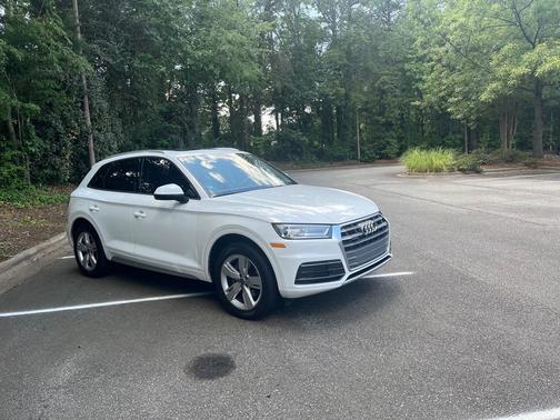 White 2018 Audi Q5 2.0T Premium