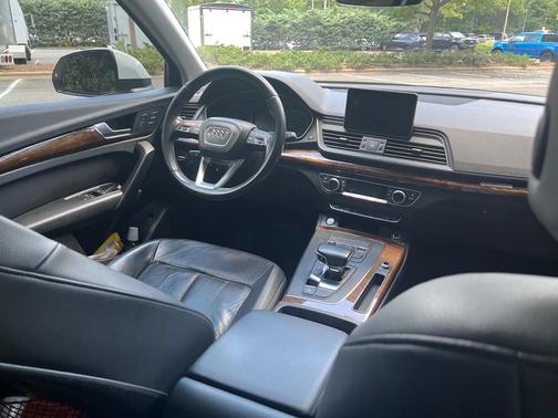White 2018 Audi Q5 2.0T Premium