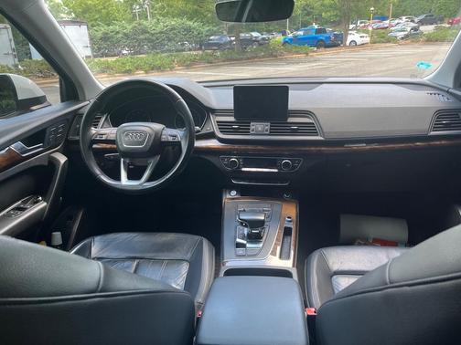 White 2018 Audi Q5 2.0T Premium