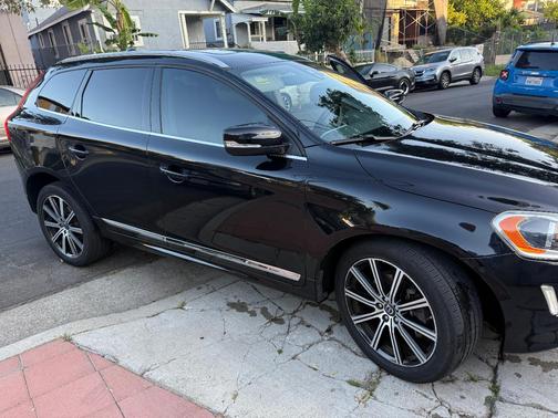 Black 2015 Volvo XC60 T6