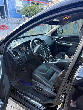 Black 2015 Volvo XC60 T6