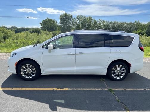 White 2021 Chrysler Pacifica Touring L