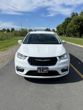 White 2021 Chrysler Pacifica Touring L
