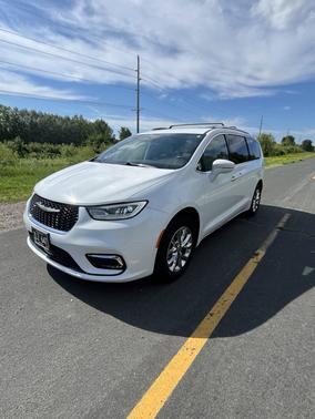White 2021 Chrysler Pacifica Touring L