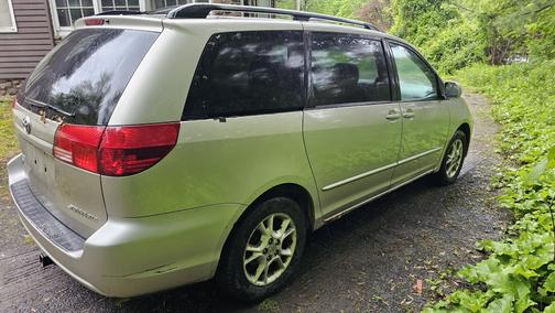 2004 Toyota Sienna XLE
