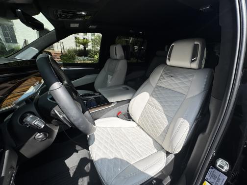 2025 Cadillac Escalade Sport Platinum