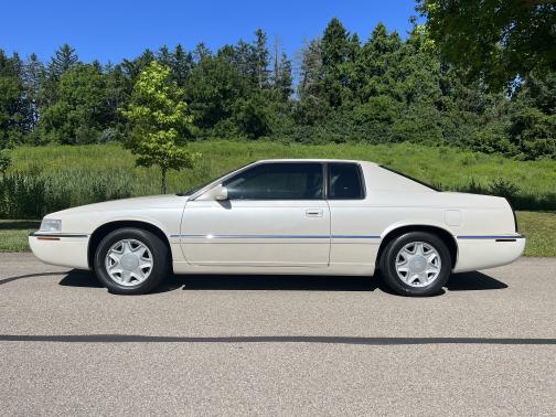 Photo 3 of 30 of 2000 Cadillac Eldorado Base