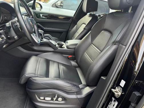 Black 2020 Porsche Cayenne Cayenne
