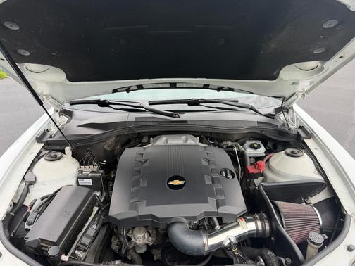 White 2010 Chevrolet Camaro 2LT