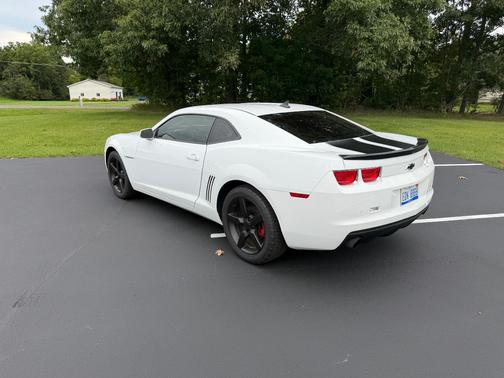 White 2010 Chevrolet Camaro 2LT