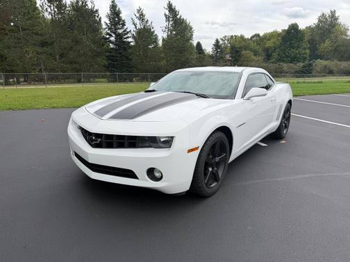 White 2010 Chevrolet Camaro 2LT