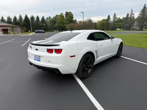 White 2010 Chevrolet Camaro 2LT