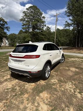 White 2015 Lincoln MKC Base