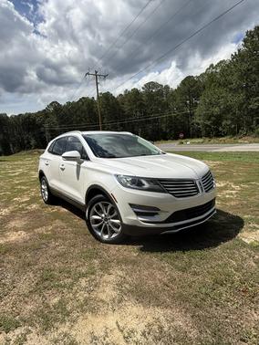 White 2015 Lincoln MKC Base