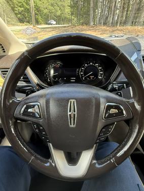 White 2015 Lincoln MKC Base