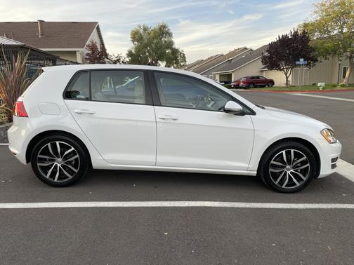 2016 Volkswagen Golf TSI SE 4-Door