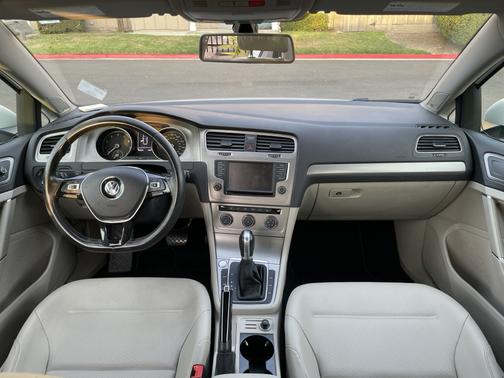 2016 Volkswagen Golf TSI SE 4-Door