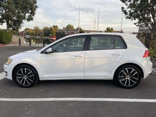 2016 Volkswagen Golf TSI SE 4-Door
