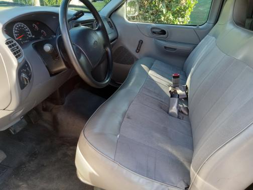 White 2000 Ford F-150 XL
