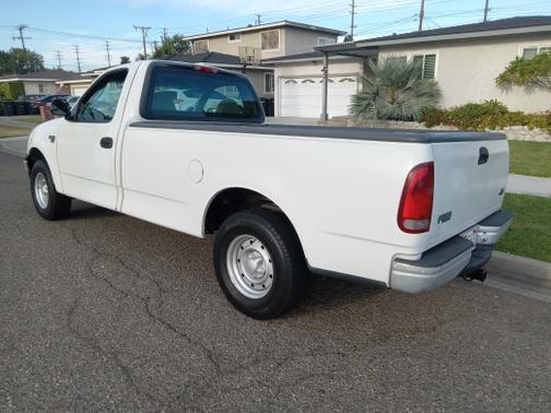 White 2000 Ford F-150 XL