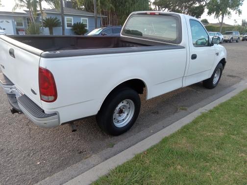 White 2000 Ford F-150 XL
