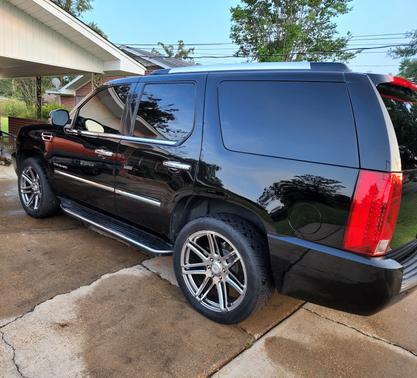 Photo 1 of 30 of 2013 Cadillac Escalade Base
