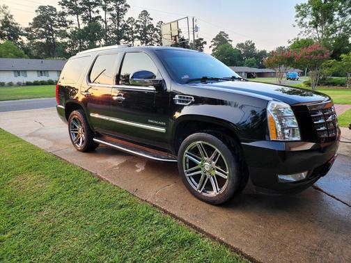 Photo 3 of 30 of 2013 Cadillac Escalade Base