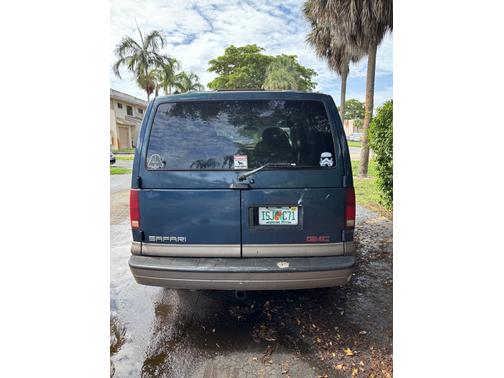 2002 GMC Safari Base