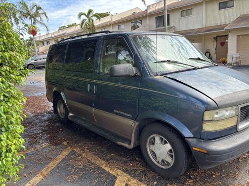 2002 GMC Safari Base
